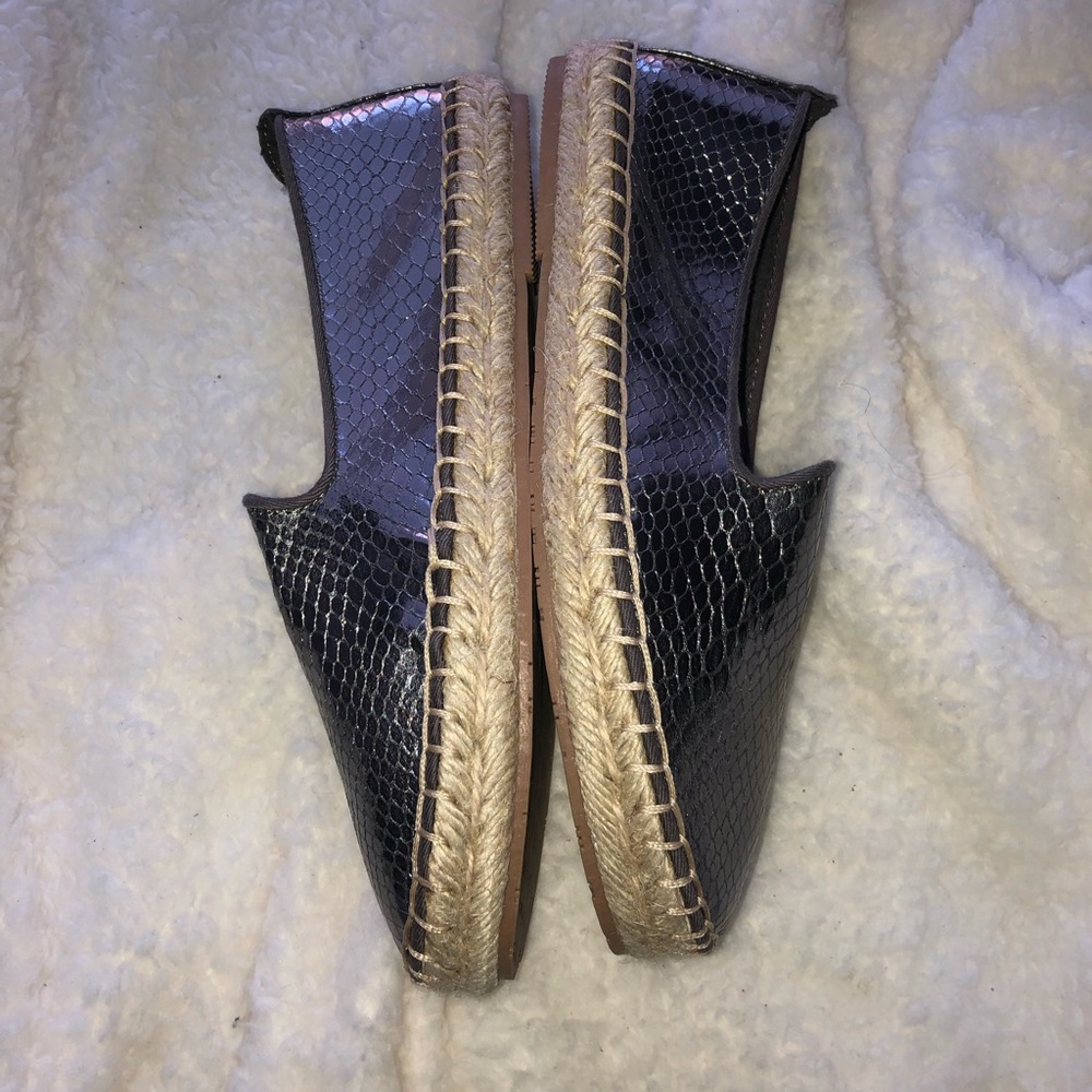 DV low top shoes